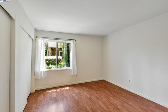 291 Tradewinds Dr, San Jose CA: https://media.crmls.org/mediaz/f66b0715-9a89-424e-b2ea-1e998fa50fb0.jpg