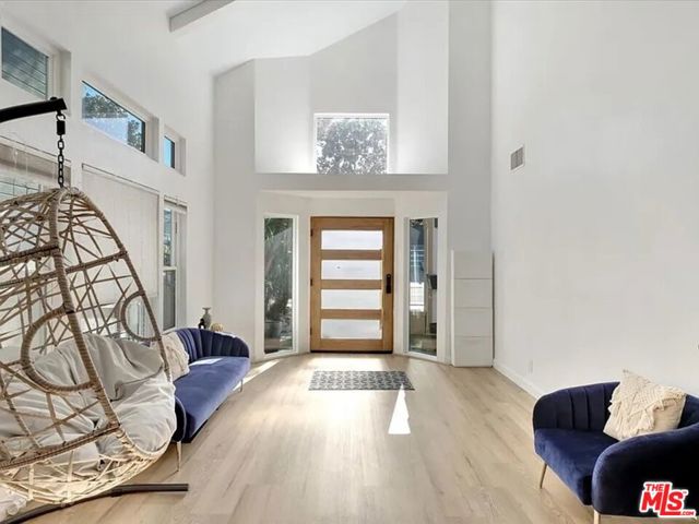 7939 W 80th Street, Playa del Rey CA: https://media.crmls.org/mediaz/f66b29d0-f7b3-49cd-aab1-2e2204e88eae.jpg