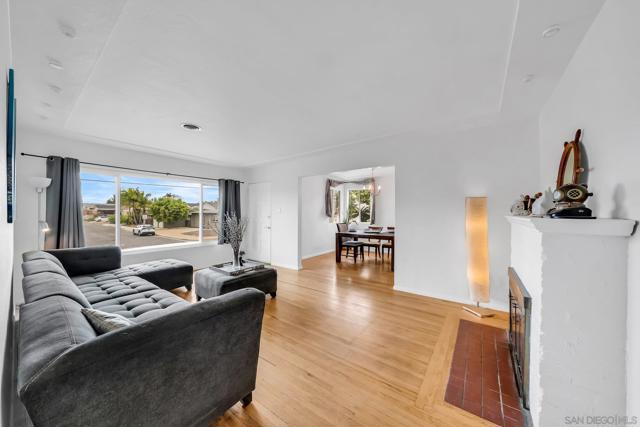 7200 Colony Rd, La Mesa CA: https://media.crmls.org/mediaz/f66bc18c-af5a-4084-b3d6-f96aadfc939a.jpg