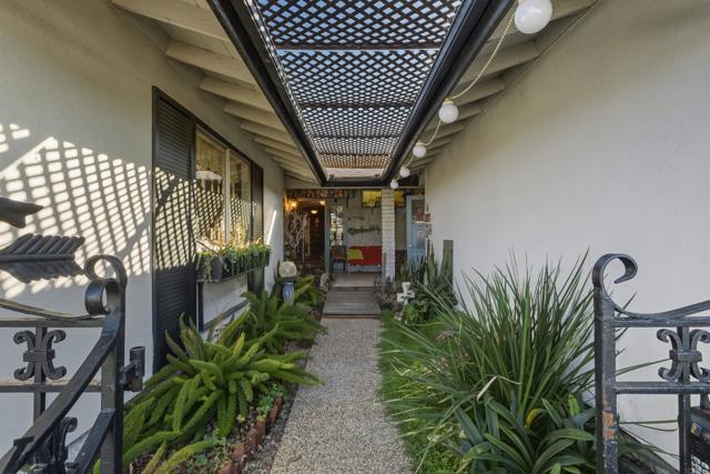 Detail Gallery Image 11 of 58 For 1637 Oak Hill, Escondido,  CA 92027 - 3 Beds | 2 Baths