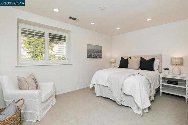 1555 Pebblebrook Ct, Walnut Creek CA: https://media.crmls.org/mediaz/f66cbe25-e16f-4fd4-a2e4-c1c53ade2cb5.jpg