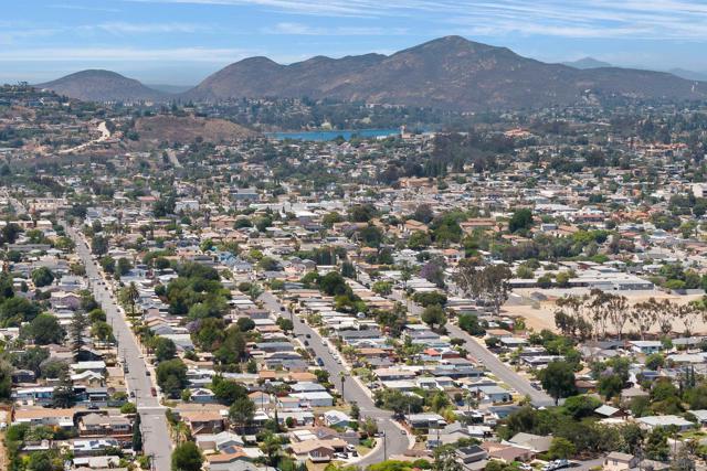 4542 Toni Lane, La Mesa CA: https://media.crmls.org/mediaz/f66d39af-7ec0-4048-8280-d37392ec0b30.jpg