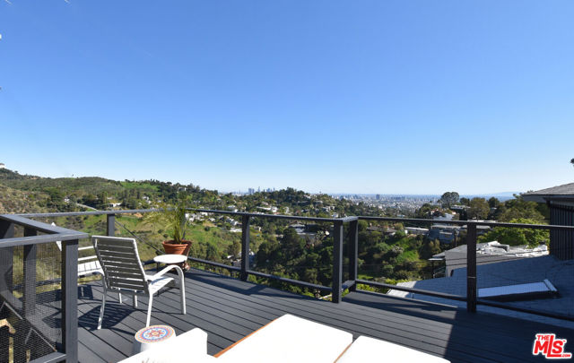2860 Hollyridge Drive, Los Angeles CA: https://media.crmls.org/mediaz/f66de8fb-7cc3-4494-a456-512541c6ae3e.jpg