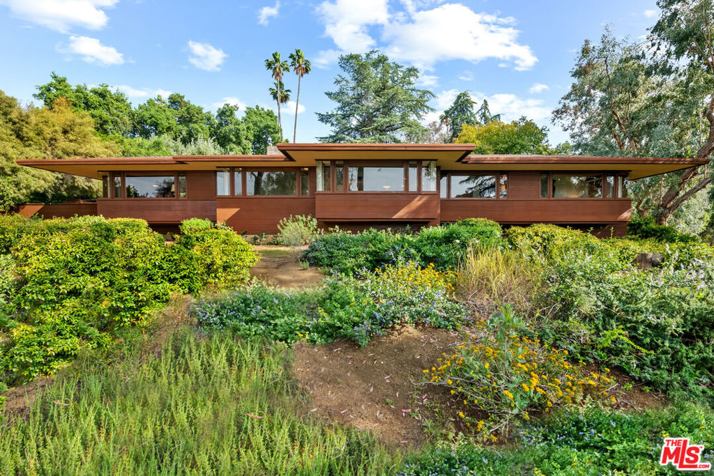 1915 Country Club Drive