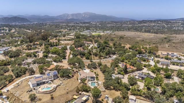 2047 Via Del Torrie, Alpine CA: https://media.crmls.org/mediaz/f66e4e73-42b6-448c-ac29-2a6d6c05f458.jpg