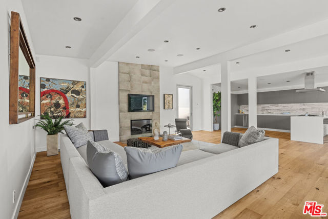 7470 Woodrow Wilson Drive, Los Angeles CA: https://media.crmls.org/mediaz/f66eb491-6786-43a1-a684-c1cc362f795a.jpg