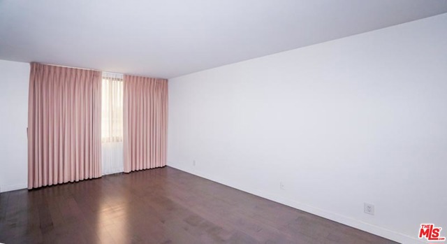 600 W 9Th Street, Los Angeles CA: https://media.crmls.org/mediaz/f66ec093-837c-421c-a2c7-087f51dd3535.jpg