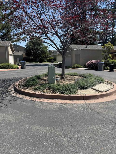 6649 Bunker Hill Ct, San Jose CA: https://media.crmls.org/mediaz/f66f2602-2865-4f40-880e-858366b1f3eb.jpg