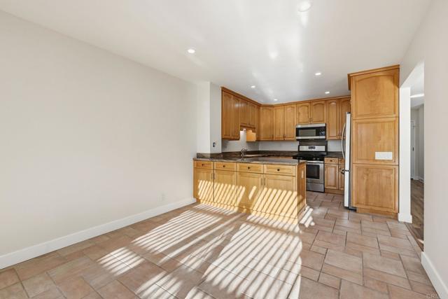 819 Daphne Court, Carlsbad CA: https://media.crmls.org/mediaz/f66fa06f-4a28-44bc-accf-05b0da7b6d79.jpg