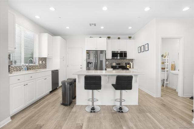1716 Moon Orchid Ave, Chula Vista CA: https://media.crmls.org/mediaz/f66ff325-a2e8-4c02-a88e-b23b0d9df1d0.jpg