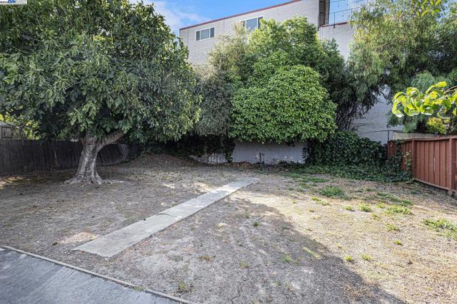 1143 D St, Hayward CA: https://media.crmls.org/mediaz/f6709b87-8a2b-40b7-8047-84912fc37ac2.jpg