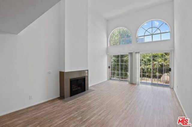 11711 Ohio Avenue, Los Angeles CA: https://media.crmls.org/mediaz/f670e8a5-d0e2-4c4f-bdf4-8dfec0987f0a.jpg