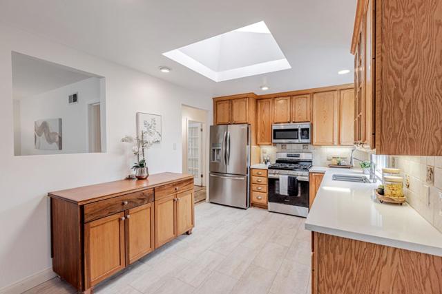 342 Altamont Drive, South San Francisco CA: https://media.crmls.org/mediaz/f6711f8f-bd63-45a5-8619-adc1489cb95e.jpg