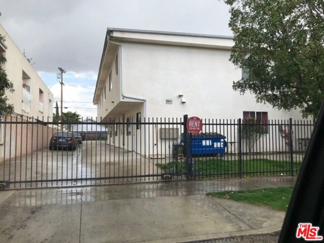 6644 IRVINE Avenue, North Hollywood CA: https://media.crmls.org/mediaz/f67148a9-fbb4-4573-98c2-abb3f530049d.jpg