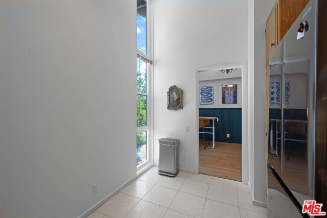 31568 Agoura Road, 4 photo 7