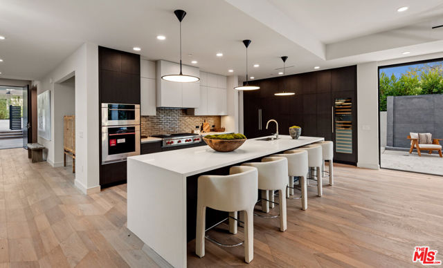 Drew Fenton | 505 Barrington Avenue Los Angeles CA | MLS: 7255319