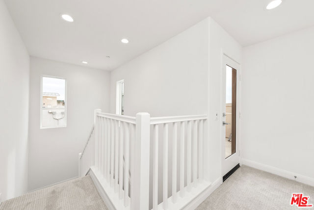 516 E Imperial Avenue, El Segundo CA: https://media.crmls.org/mediaz/f6720389-9b8f-49b6-8633-08cd6c29679a.jpg