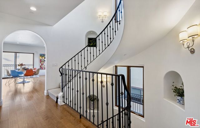 17 Privateer Street, Marina del Rey CA: https://media.crmls.org/mediaz/f6722500-2c41-4e2c-895f-acc67bb34f07.jpg