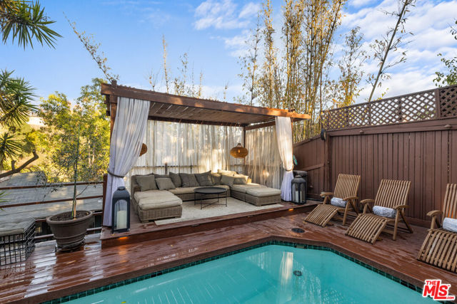 400 W Avenue 42 Avenue, Los Angeles CA: https://media.crmls.org/mediaz/f67288bd-2718-4bed-97fc-1e39218ae18c.jpg