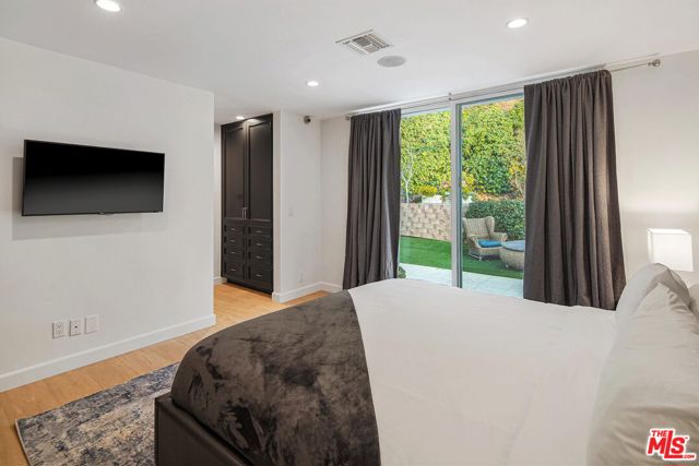 9620 Highridge Drive, Beverly Hills CA: https://media.crmls.org/mediaz/f672f177-21d1-42bc-b809-7071b954406a.jpg
