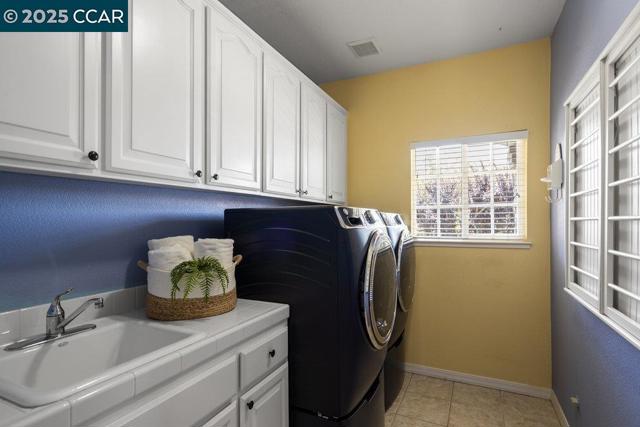 825 Bertram St, Walnut Creek CA: https://media.crmls.org/mediaz/f67336d7-0700-48f3-86d7-16b7d3081fc1.jpg