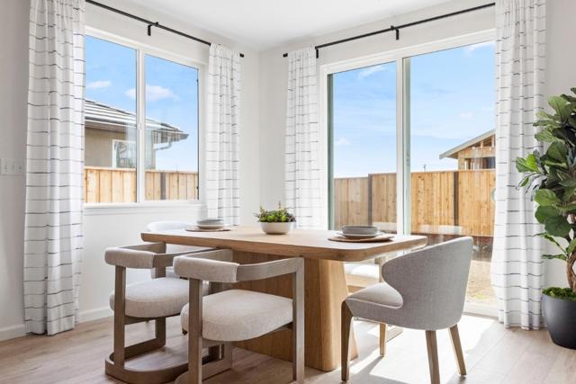1871 Hydrangea Drive, Hollister CA: https://media.crmls.org/mediaz/f6739386-c97d-46ab-a1fa-683a0b6b8fd1.jpg