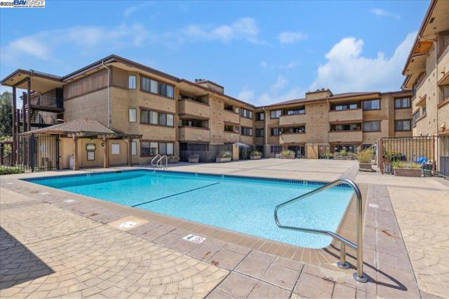 26937 Hayward Blvd, Hayward CA: https://media.crmls.org/mediaz/f673b8c5-3b40-4e08-be67-9b95a1e6643e.jpg