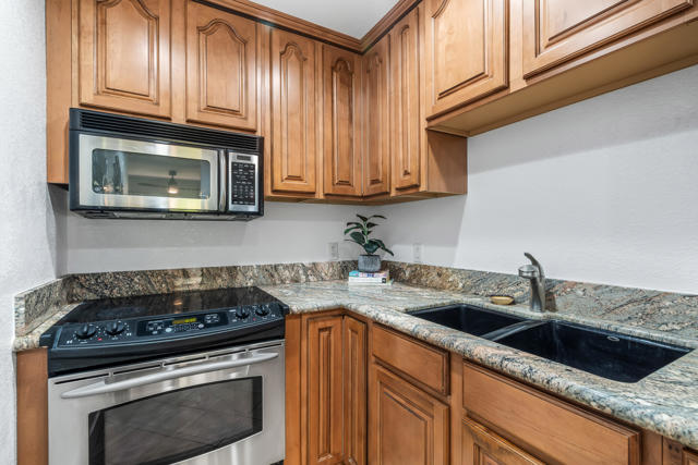 575 N Villa Court, Palm Springs CA: https://media.crmls.org/mediaz/f673f4a6-cc48-4d67-90d4-a4c06323afae.jpg