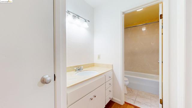 Image 6 of 17 For 2700 Le Conte Ave  201