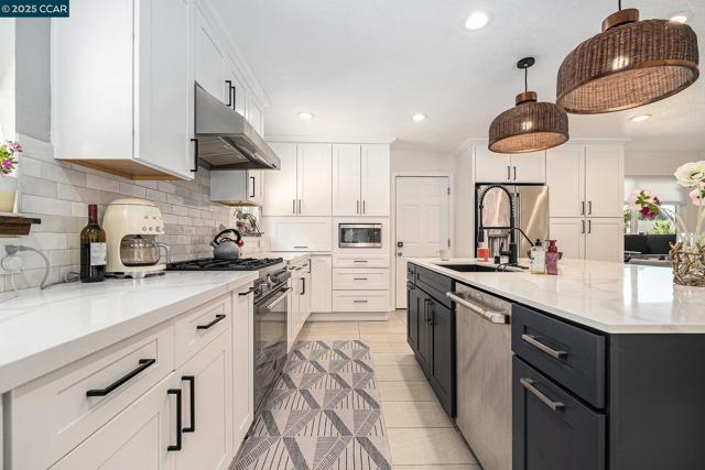 1730 Claycord Ave, Concord CA: https://media.crmls.org/mediaz/f6750723-7b6e-4406-bc10-941e21c8d90b.jpg