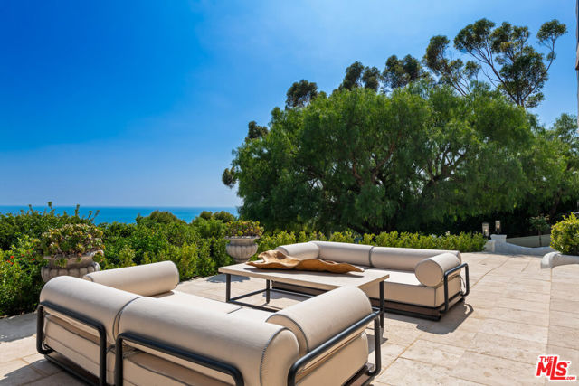 27931 Winding Way, Malibu CA: https://media.crmls.org/mediaz/f6760514-cadb-4724-a0b0-52903f07900d.jpg