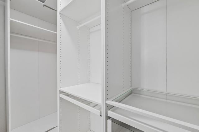 655 12th Street, Oakland CA: https://media.crmls.org/mediaz/f67661e9-6517-4688-a6f3-83be352984b9.jpg
