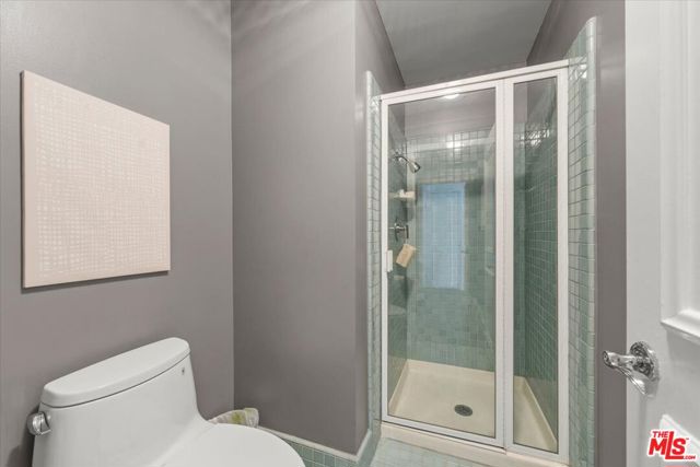 10411 Windtree Drive, Bel Air CA: https://media.crmls.org/mediaz/f6769b67-9d1b-4f7e-8167-5cf903a1c2d3.jpg