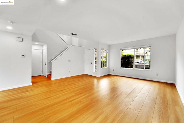 1764 Primrose Ln, Pinole CA: https://media.crmls.org/mediaz/f67775c3-5e37-4d58-b718-a0f304c588d1.jpg