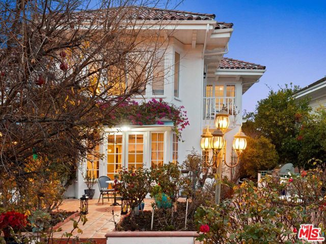 2113 Stoney Hill Road, Los Angeles CA: https://media.crmls.org/mediaz/f6779362-f024-4cc7-bf84-211201c9b040.jpg