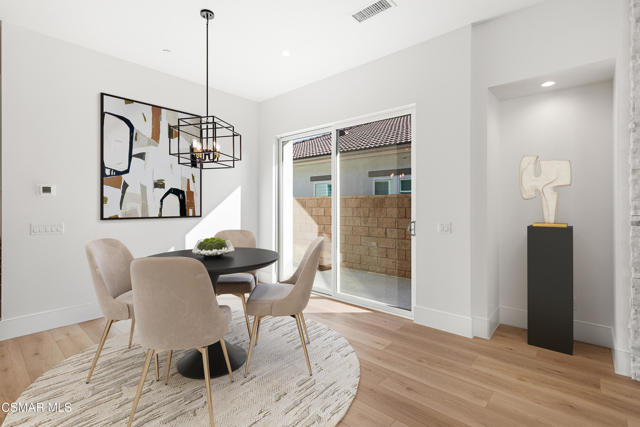 361 Toyon Court, Thousand Oaks CA: https://media.crmls.org/mediaz/f678123e-7a6f-4e87-bb0e-95980b8aaaba.jpg