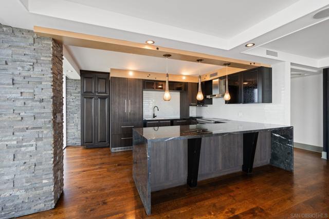 1710 Avenida Del Mundo, Coronado CA: https://media.crmls.org/mediaz/f6781dd5-1a73-4fc4-b78f-87fda3b5c833.jpg