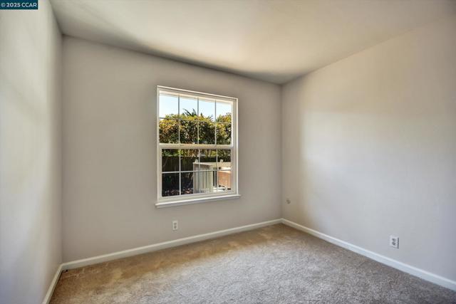 423 Casa Del Mar Dr, Half Moon Bay CA: https://media.crmls.org/mediaz/f679140b-63e9-4ae9-8891-7d86d611f395.jpg