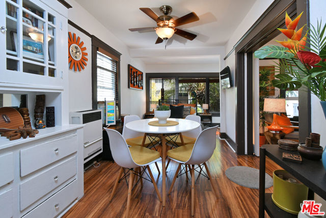 224 Horizon Avenue, Venice CA: https://media.crmls.org/mediaz/f67a3f27-6204-44f5-9291-c56d2ac62908.jpg