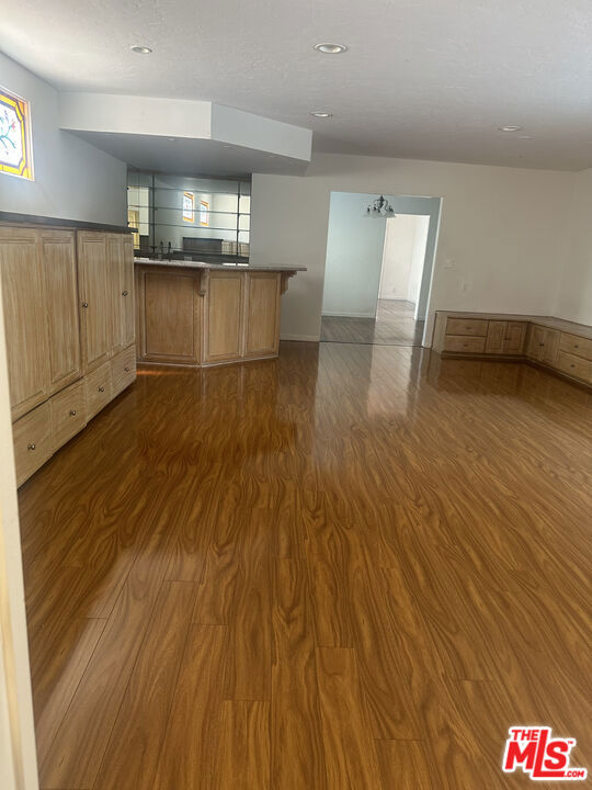 320 S Mccarty Drive, Beverly Hills CA: https://media.crmls.org/mediaz/f67a454e-e07e-4b2f-aa53-378a08edb9aa.jpg