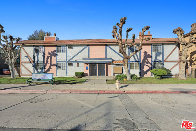 Image 1 of 18 For 15865 Vanowen Street