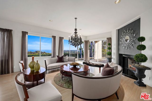 28177 Rey De Copas Lane, Malibu CA: https://media.crmls.org/mediaz/f67a9869-d7ae-48c5-91fc-9f393afa24a9.jpg