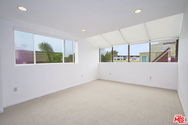 4250 Via Dolce, Marina del Rey CA: https://media.crmls.org/mediaz/f67abb9d-ee84-4e2d-9990-89e0445e869d.jpg