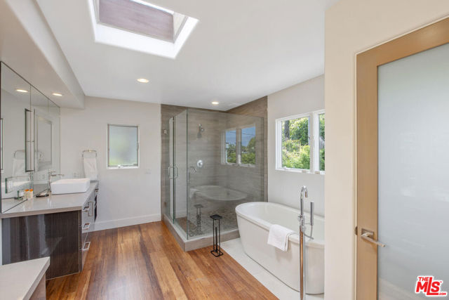 1312 Shoreline Drive, Santa Barbara CA: https://media.crmls.org/mediaz/f67b01a2-41be-4c6e-8d92-44612f0f17b6.jpg