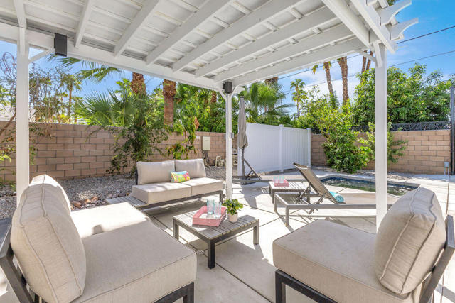 1075 E Sunny Dunes Road, Palm Springs, CA 92264