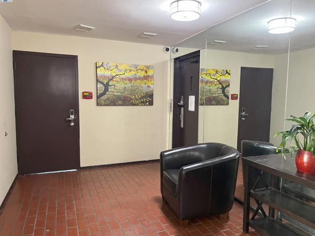 3751 Harrison St, Oakland CA: https://media.crmls.org/mediaz/f67b4dd0-6dec-43bf-9e9f-1957fa195dc8.jpg