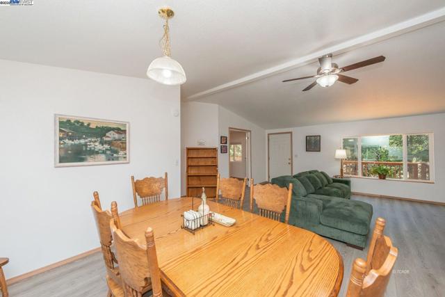 430 Bridge Rd, Douglas City CA: https://media.crmls.org/mediaz/f67c4c8f-ecd7-484d-b9cb-1fb743131842.jpg