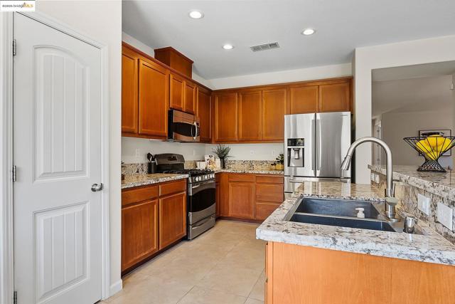 3680 Mallard Ct, Antioch CA: https://media.crmls.org/mediaz/f67ccc03-017f-40f2-bbb7-e4069dcde60c.jpg