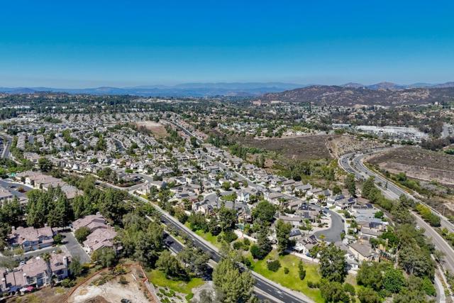 12127 Corte Napoli, San Diego CA: https://media.crmls.org/mediaz/f67d01a6-408f-4e61-86a1-762af1beb904.jpg