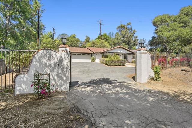 752 Quiet Place, Escondido CA: https://media.crmls.org/mediaz/f67d035e-83bd-42b2-b933-8286748387f6.jpg